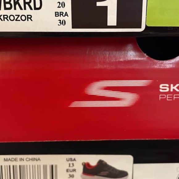 BRAND NEW boy skechers go run black velcro shoes size 11 / 12 / 13 washable - Picture 7 of 7